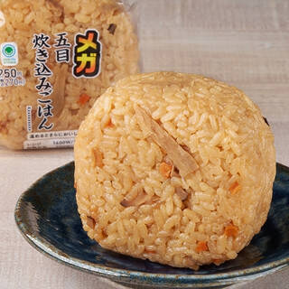 今週新発売のファミマおにぎりまとめ！『大きなおむすび　鮭高菜』、『だし入り醤油ご飯　海苔佃煮　昆布入り』など♪