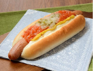 今週新発売のトマト料理まとめ！『トマトと彩り野菜のサンド』、『緑黄色野菜がとれる鶏のトマト煮』など♪