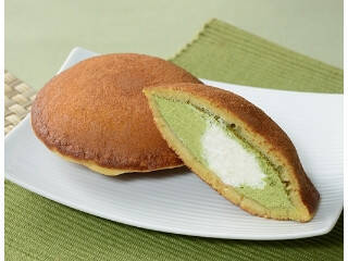 【2026年5月第2週】コンビニスイーツの新商品！とろける桃スイーツや濃い抹茶サンド、北海道産メロンなどまとめ