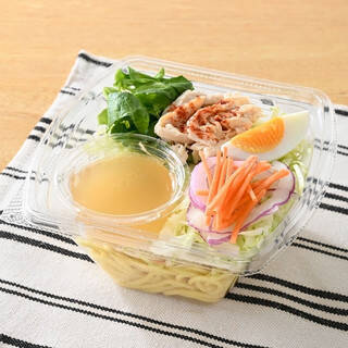 今週新発売のコンビニラーメンまとめ！『スープ激うま！濃厚担々味ラーメン』、『ごまダレで食べる蒸し鶏ラーメンサラダ』など♪