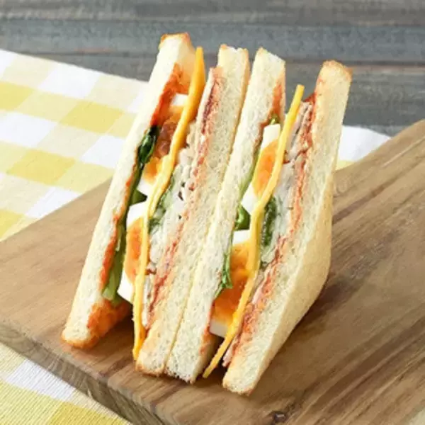 「今週新発売のたまご味まとめ！『ガツンとにんにく　とろっと煮たまご』、『ミニロールたまごサラダ＆ハムチーズ』など♪」の画像