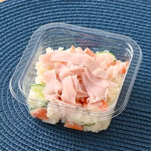 「今週新発売のファミマお惣菜まとめ！『たんぱく質１６．４ｇチーズ入りチキンロール　スモーク』、『豆腐スティック　バナナ味』など♪」の画像