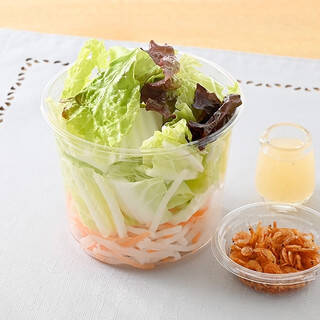 今週新発売のファミマお惣菜まとめ！『たんぱく質１６．４ｇチーズ入りチキンロール　スモーク』、『豆腐スティック　バナナ味』など♪