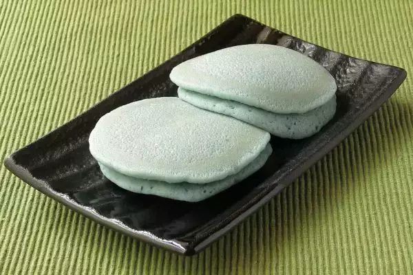 「チョコミント？バナナ？ファミマ・ローソンケーキ対決！：今週のコンビニパンランキング」の画像