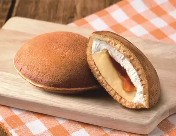 「ローソン「塩豆入りもちっとパンケーキ 粒あん＆マーガリン」お得な2個入♪」の画像