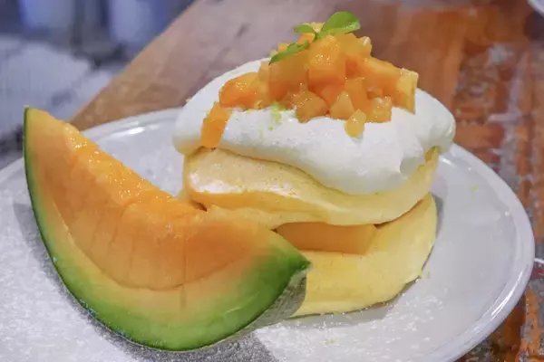 【実食レポ】メロン好きにはたまらない♡フリッパーズ新作《夕張メロンパンケーキ》