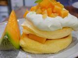 「【実食レポ】メロン好きにはたまらない♡フリッパーズ新作《夕張メロンパンケーキ》」の画像4