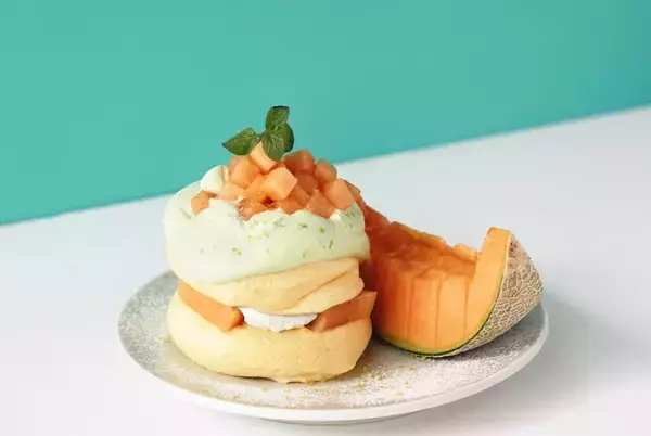 「【実食レポ】メロン好きにはたまらない♡フリッパーズ新作《夕張メロンパンケーキ》」の画像