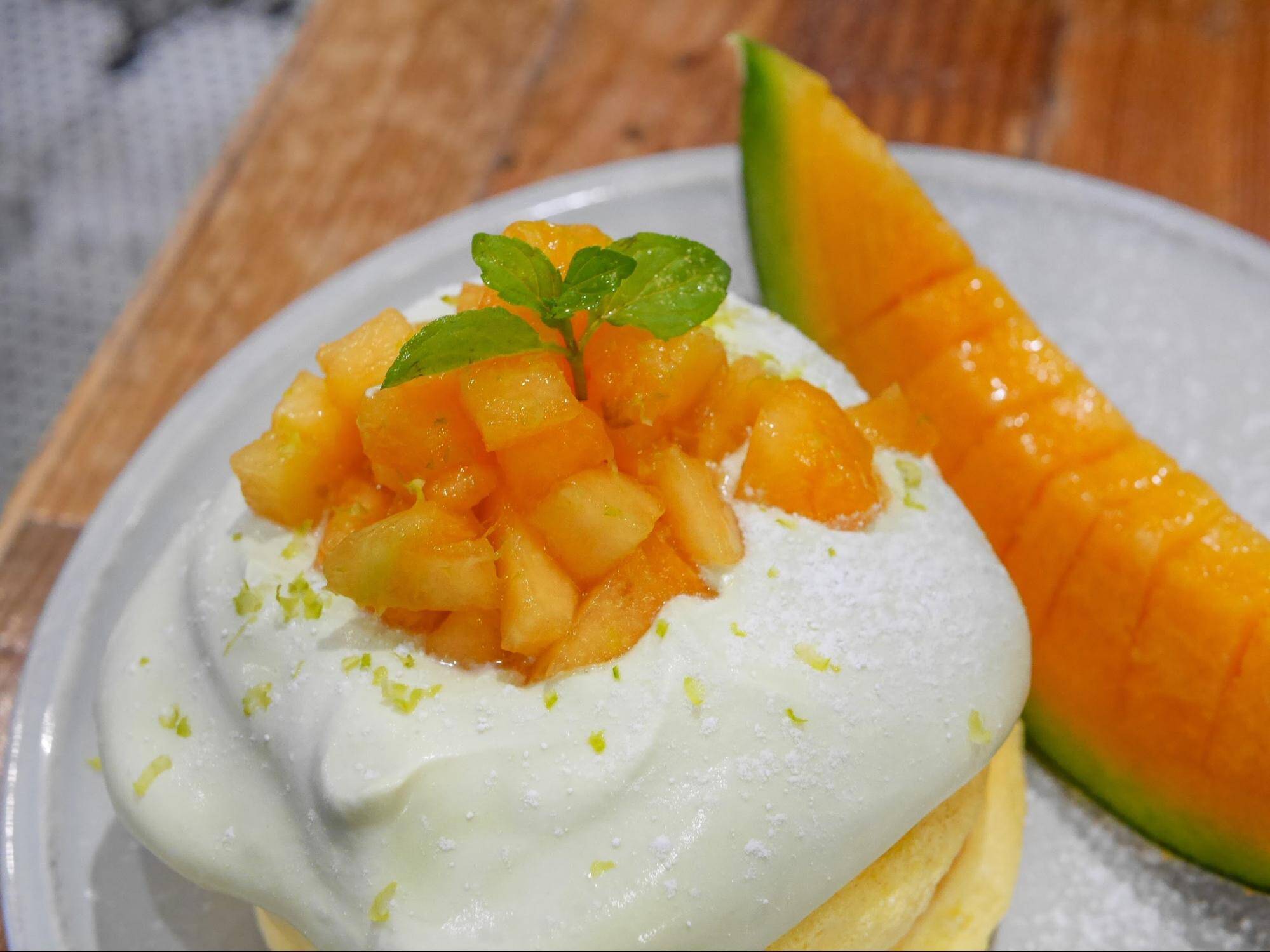 【実食レポ】メロン好きにはたまらない♡フリッパーズ新作《夕張メロンパンケーキ》