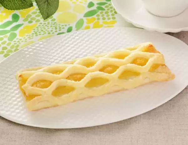 バター風味にレモンたっぷり♪ローソン「レモンケーキパイ」全国で新発売！