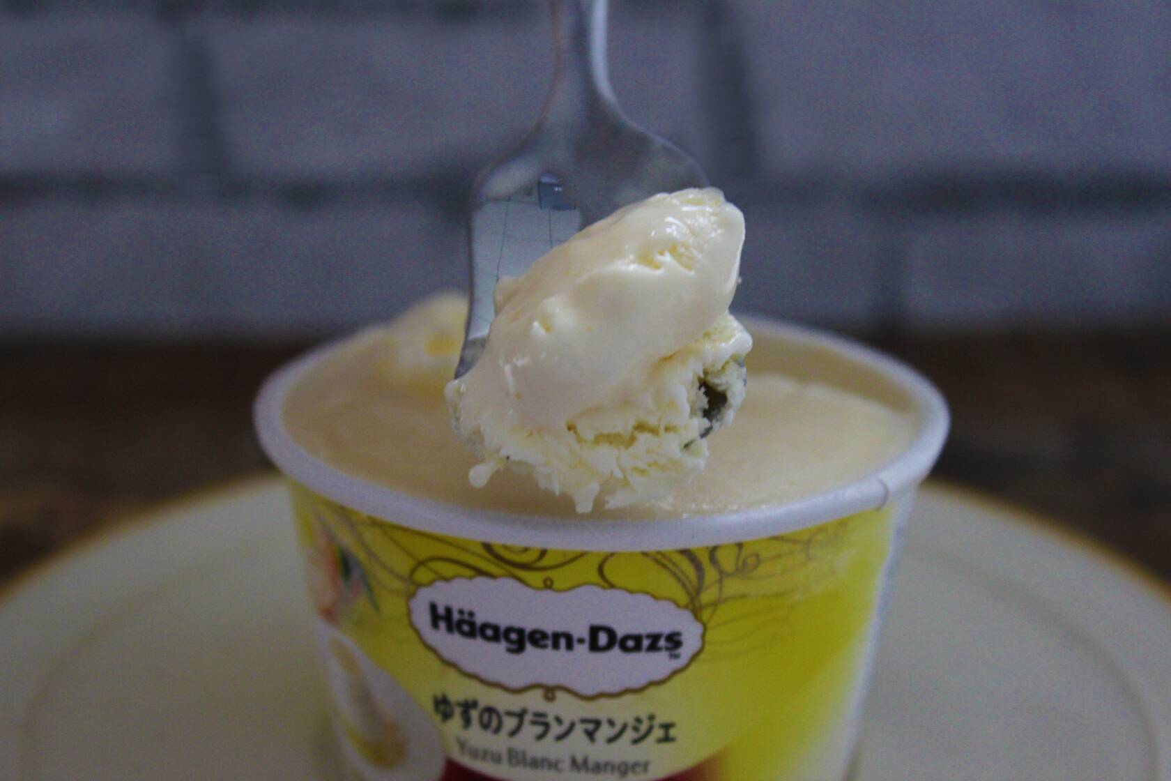 ハーゲンダッツ新作「ゆずのブランマンジェ」ミルクの濃厚感がたまらない！