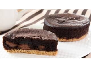 新作到来！ セブンの練乳ホイップを、ローソンショコラで迎え撃つ！：今週のコンビニパンランキング