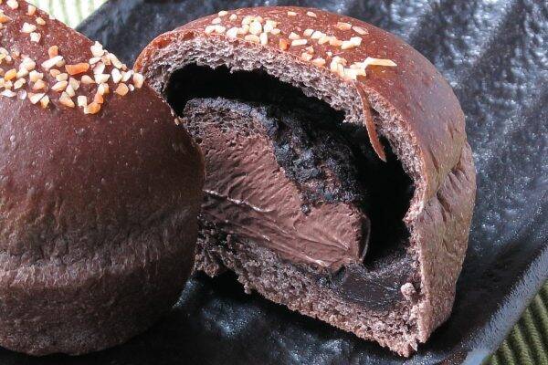 新作到来！ セブンの練乳ホイップを、ローソンショコラで迎え撃つ！：今週のコンビニパンランキング