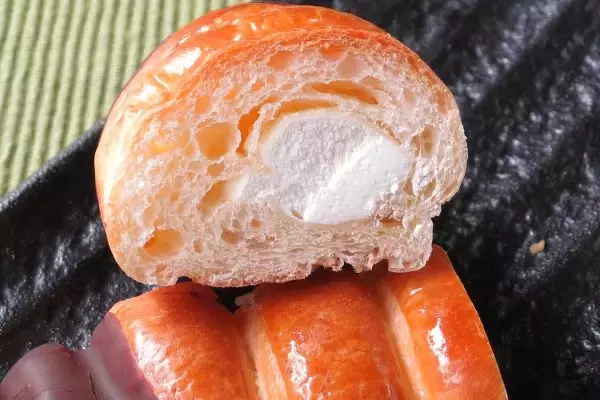 「新作到来！ セブンの練乳ホイップを、ローソンショコラで迎え撃つ！：今週のコンビニパンランキング」の画像