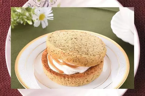 「ファミマ・ローソン、ふんわり紅茶vs.みっしりショコラのケーキ対決！：今週のコンビニスイーツランキング」の画像