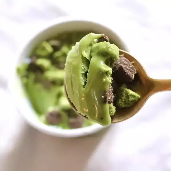 「【食レポ】抹茶チョコレートクッキーとアーモンドキャラメルクッキー。あなたはどっち派？＜新発売のハーゲンダッツが熱い＞」の画像