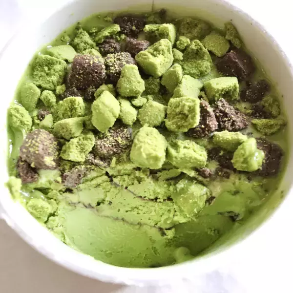 「【食レポ】抹茶チョコレートクッキーとアーモンドキャラメルクッキー。あなたはどっち派？＜新発売のハーゲンダッツが熱い＞」の画像