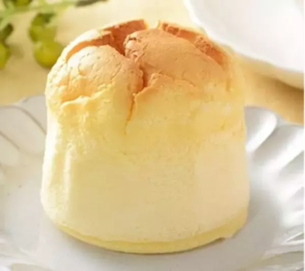 「今週新発売のローソンスイーツまとめ！スフレチーズケーキや抹茶パフェなど♪」の画像