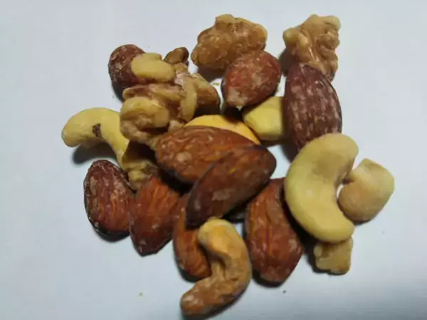 「【最新版】思わず止まらなくなる！おつまみミックスナッツの人気ランキングのおすすめTOP3！」の画像