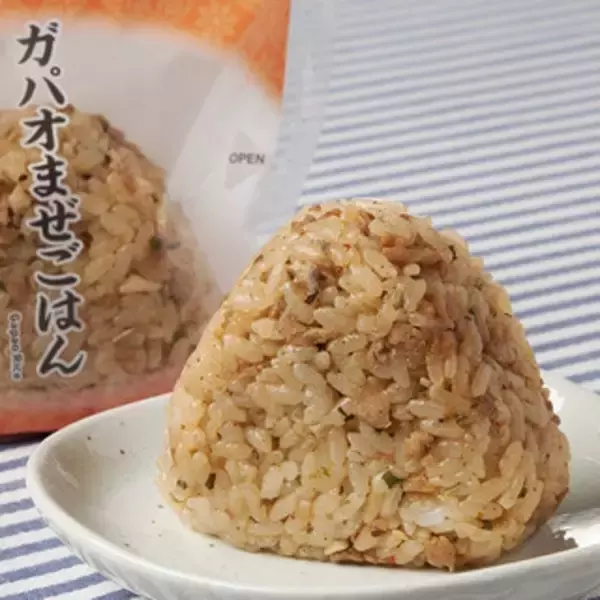 「今週新発売のファミマおにぎりまとめ！『ツナコーンマヨ寿司』、『もち麦　さば野沢菜』など♪」の画像