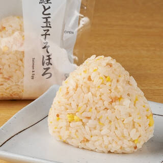 今週新発売のファミマおにぎりまとめ！『ツナコーンマヨ寿司』、『もち麦　さば野沢菜』など♪