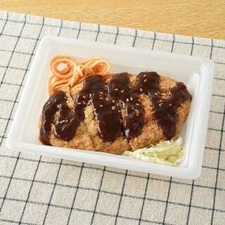 今週新発売のファミマお惣菜まとめ！『じっくり煮込んだ極ほろっ豚角煮』、『やわらか牛肉使用　極うまビーフカレー』など♪