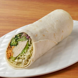 今週新発売のファミマパンまとめ！『白生フランスパン　ダブル焦がしキャラメル』、『白生コッペパン　りんご果肉入りカスタード』など♪