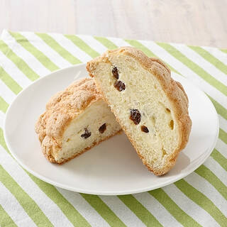 今週新発売のファミマパンまとめ！『ポムポムプリン　クリームパン　プリン味』、『トルティーヤ　ごろごろ厚切りベーコン＆チーズ』など♪