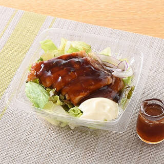 今週新発売の甘辛まとめ！『甘辛たれの焼き鳥＆つくね重』、『辛みそが決め手　２種の豚焼肉弁当』など♪