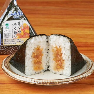 今週新発売のファミマおにぎりまとめ！『五穀米おむすび』、『鮭づくしおむすび』など♪