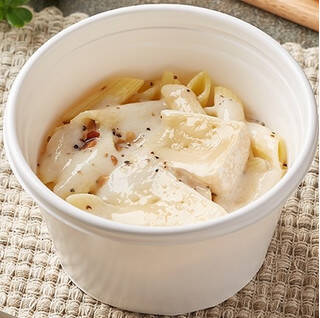 今週新発売のコンビニパスタまとめ！『トスカーナお墨付き！　生パスタミートソース』、『ＰＡＳＴＡ　ＫＩＴＣＨＥＮお墨付き！　生パスタカルボナーラ』など♪