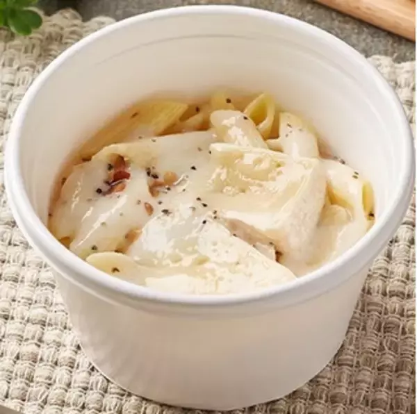 「今週新発売のコンビニパスタまとめ！『トスカーナお墨付き！　生パスタミートソース』、『ＰＡＳＴＡ　ＫＩＴＣＨＥＮお墨付き！　生パスタカルボナーラ』など♪」の画像