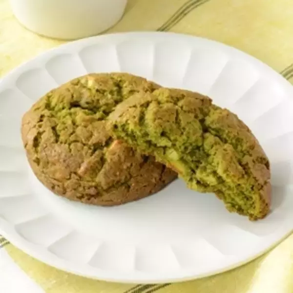 「今週新発売のコンビニ焼菓子まとめ！『カラメルプリンワッフルコーン』、『チョコがけしっとりバウムクーヘン』など♪」の画像