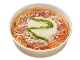 今週新発売のコンビニパスタまとめ！『ベーコンとトマトのスープパスタ』、『トリュフが香る贅沢　キノコのクリーム生パスタ』など♪