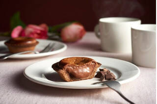 今週新発売のチョコレートスイーツまとめ！『小さな洋菓子店　生チョコクレープ　ダブルショコラ』、『小さな洋菓子店　ＨＥＲＳＨＥＹ’Ｓ　チョコバウムクーヘン』など♪