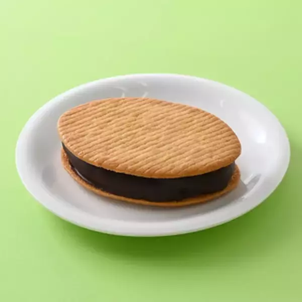 「今週新発売のファミマスイーツまとめ！『クリスピーチョコサンド』、『ショコラミルクレープ　生チョコレート使用』など♪」の画像