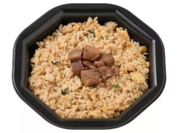 「今週新発売のシンプルな食べものまとめ！『直火炙りのゴロっと焼豚　チャーハン』、『たべっ子どうぶつ　サブレミルク味』など♪」の画像