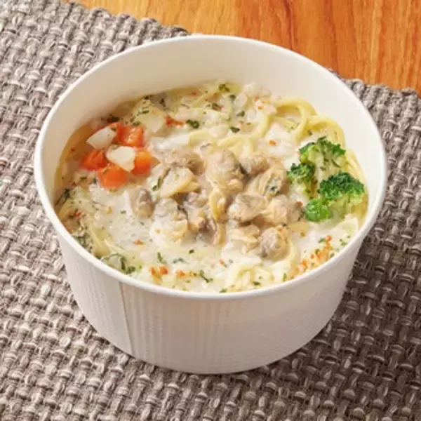 「今週新発売のコンビニパスタまとめ！『もちっとパスタ　ペペロンチーノたまご』、『もちっとパスタ　ファミマ・ザ・ミートソース』など♪」の画像