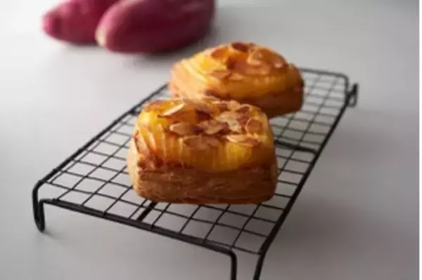 「今週新発売のスターバックスコーヒーまとめ！『マローネ　カシス　フラペチーノ』、『なめらか栗モンブラン』など♪」の画像