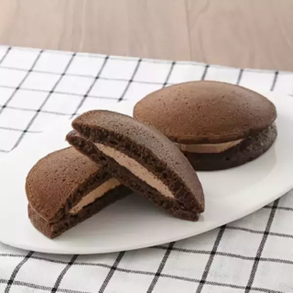 「今週新発売のファミマパンまとめ！『ふんわり生チョコパンケーキ』、『くいしんぼうカービィのりんご蒸しパン』など♪」の画像