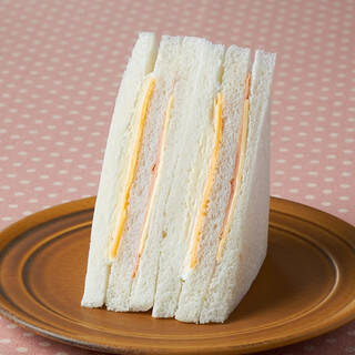 今週新発売のファミマパンまとめ！『ふんわり生チョコパンケーキ』、『くいしんぼうカービィのりんご蒸しパン』など♪