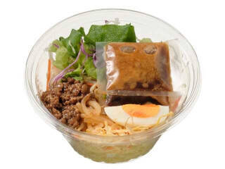 今週新発売の味噌まとめ！『千年こうじや監修　八海山酒粕仕立て　濃厚味噌ラーメン』、『豚汁　西京味噌使用』など♪