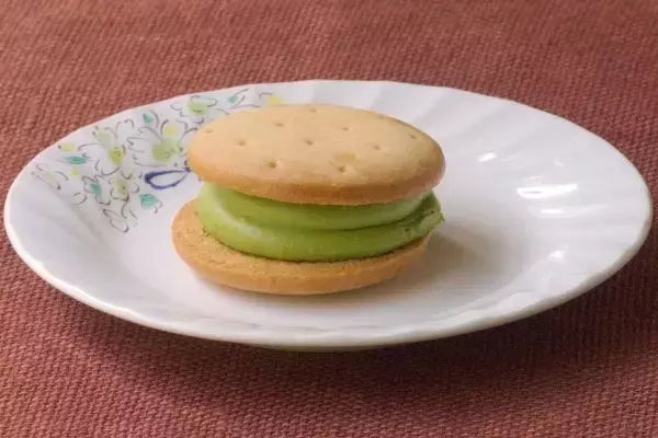 「ローソンに新茶シーズン到来しました！　老舗コラボが香り立つ！：今週のコンビニスイーツランキング」の画像