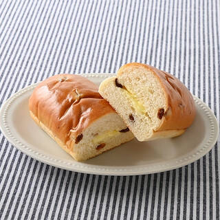 今週新発売のファミマパンまとめ！『東京ばな奈　バナナかすたあどパンケーキ』、『チーズ塩パン　淡路島の藻塩使用』など♪