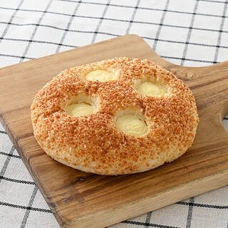 今週新発売のファミマパンまとめ！『東京ばな奈　バナナかすたあどパンケーキ』、『チーズ塩パン　淡路島の藻塩使用』など♪