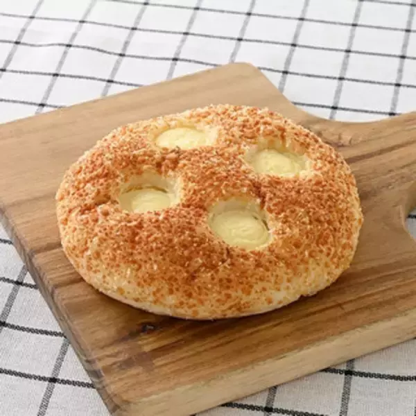 「今週新発売のファミマパンまとめ！『東京ばな奈　バナナかすたあどパンケーキ』、『チーズ塩パン　淡路島の藻塩使用』など♪」の画像