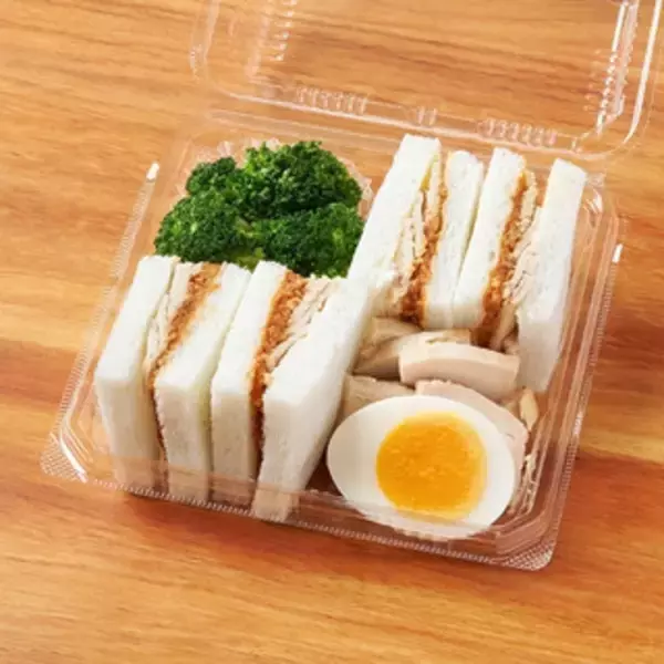 「今週新発売のファミマパンまとめ！『東京ばな奈　バナナかすたあどパンケーキ』、『チーズ塩パン　淡路島の藻塩使用』など♪」の画像