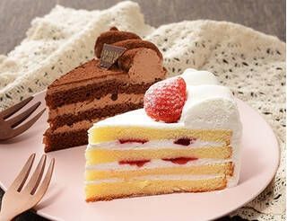 今週新発売のコンビニケーキまとめ！『森の聖ピスタチオケーキ』、『カカオ７２％のチョコ使用　ショコラロールケーキ』など♪