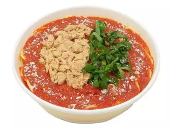 「今週新発売のコンビニパスタまとめ！『ソースたっぷり生パスタ　ミートカルボナーラ』、『落合務シェフ監修　たまごとチーズのトマトパスタ』など♪」の画像