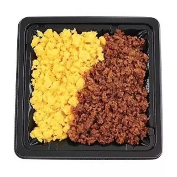 「今週新発売のそぼろまとめ！『おおきなおむすび　たまごふりかけ』、『生姜と鶏そぼろのもち麦入りおにぎり』など♪」の画像